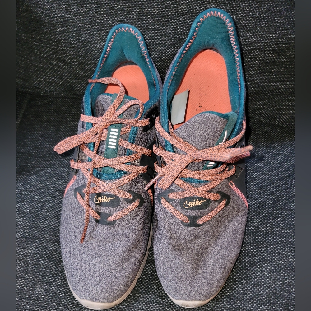 Women's Nike Air Max Size 9 Sneakers